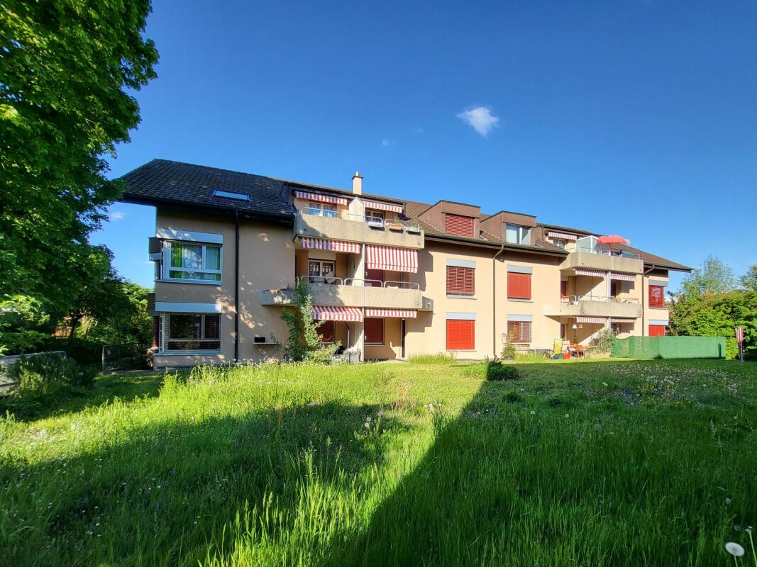 Appartement de 3.5 pces au rez-de-chaussée avec terrasse et pelouse / 3.5-Zimmer-Wohnung im Erdgeschoss mit Terrasse und Rasen Bösingen