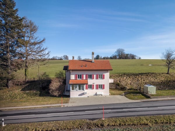Maison de 2 appartements & dépendance à Mézières FR