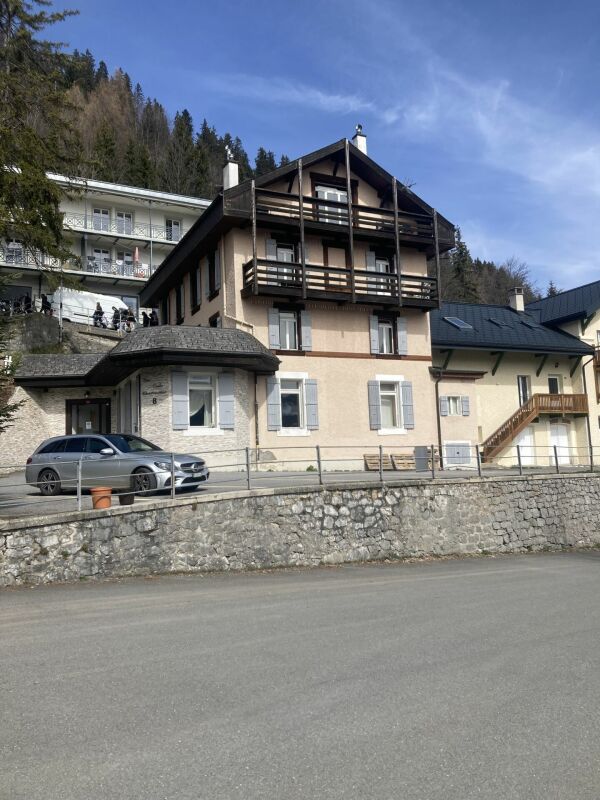 Maison de 6 logements à Leysin