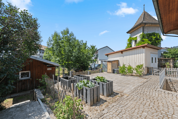 Maison villageoise à rénover avec jardin et dépendances , à Riaz 6