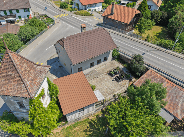 Maison villageoise à rénover avec jardin et dépendances , à Riaz 3