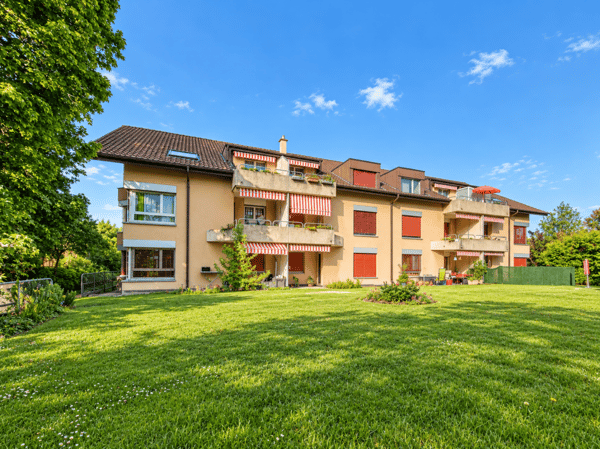 Appartement de 2.5 pces au rez-de-chaussée avec terrasse et pelouse / 2.5-Zimmer-Wohnung im Erdgeschoss mit Terrasse und Rasen Bösingen 1