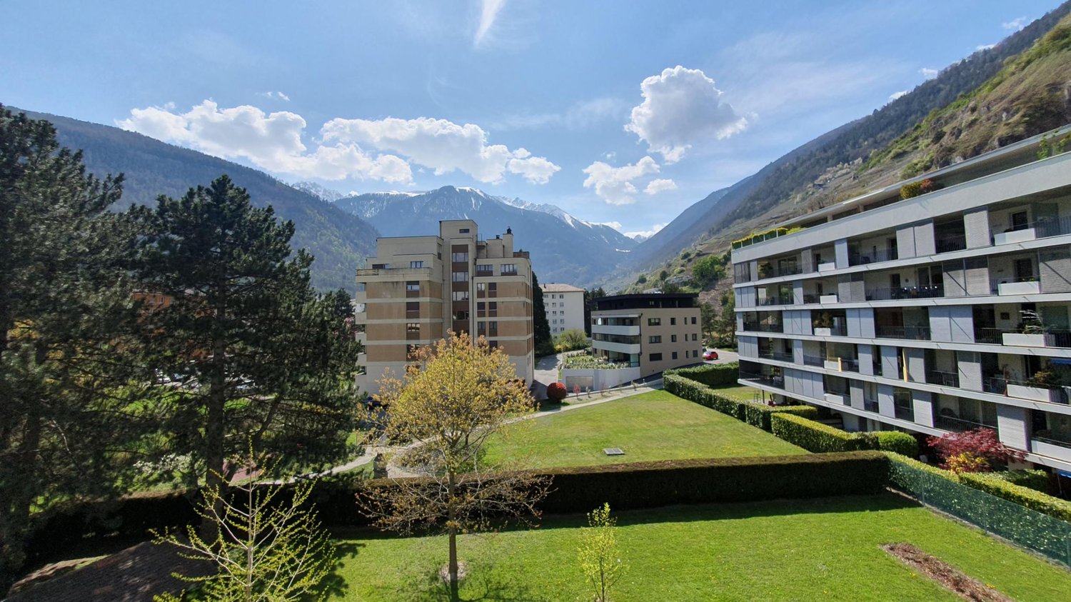 Bild Confortable appartement de 2.5 pièces dans quartier calme - immeuble résidentiel