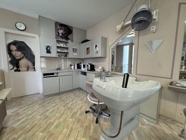 Local commercial / Salon de coiffure à la Place Centrale, Martigny 4