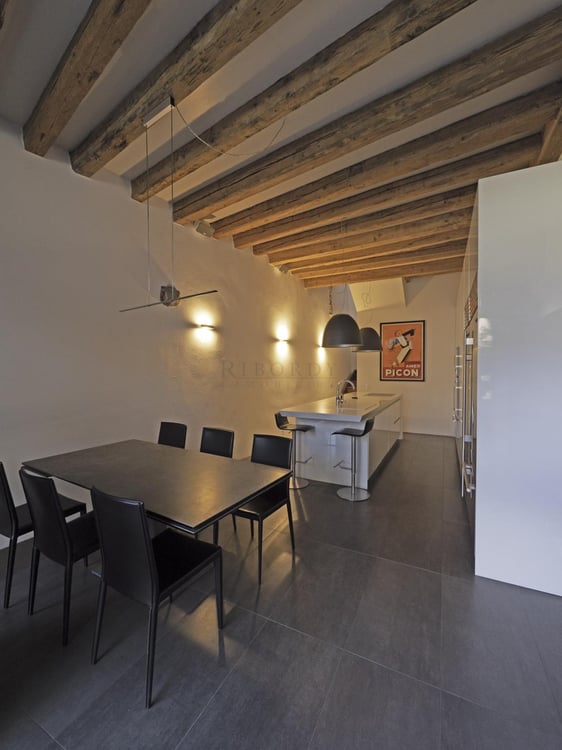 Maison de village transformée avec luxe et raffinement, avec garage 7