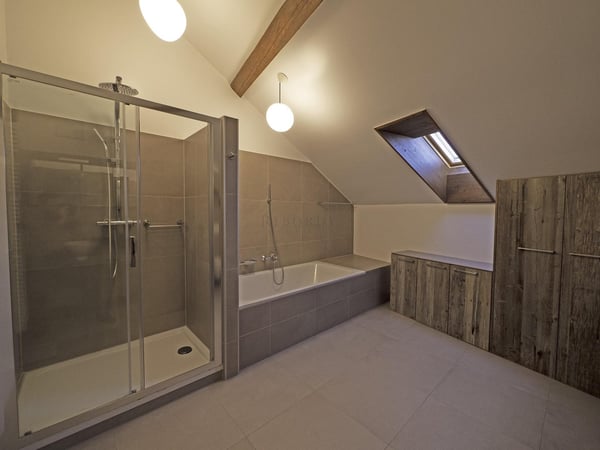 Maison de village transformée avec luxe et raffinement, avec garage 12