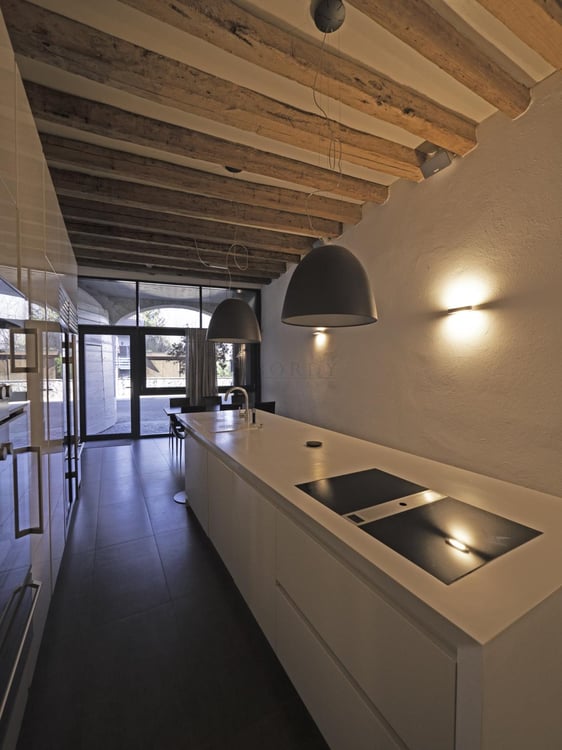 Maison de village transformée avec luxe et raffinement, avec garage 4