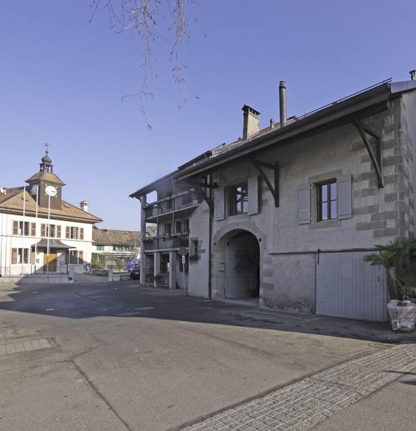 Maison de village transformée avec luxe et raffinement, avec garage 1