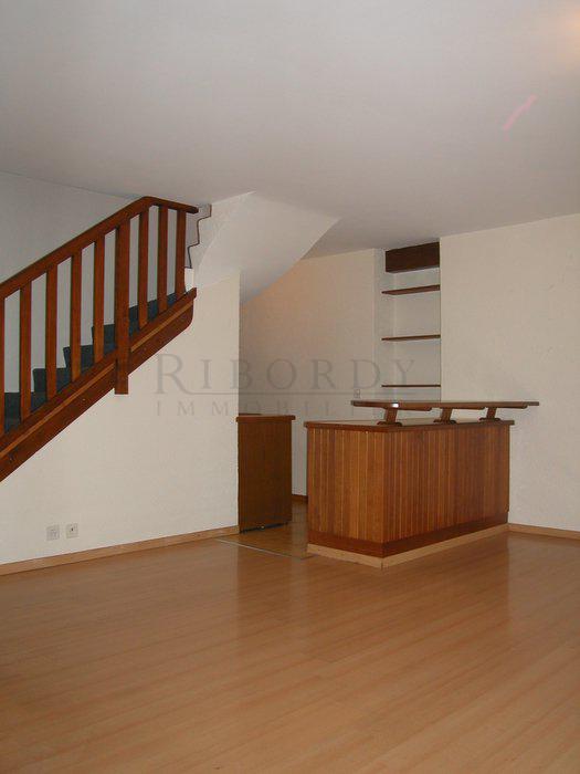 Corsier au calme, dans belle bâtisse campagnarde, appartement de 3.5 pièces ! 2