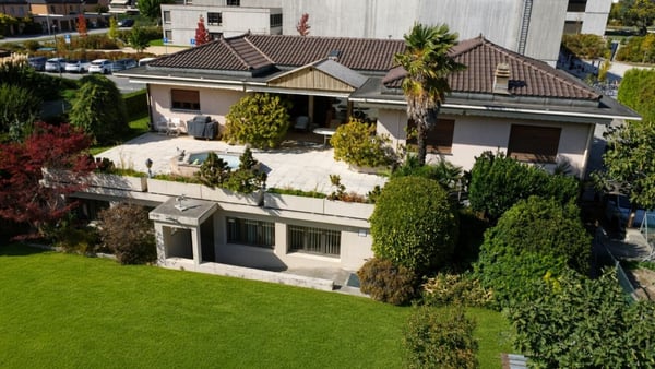 Spacieuse villa d'architecte sur grand terrain de 2'857 m2 2