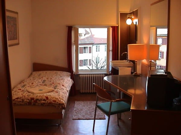 Hotelzimmer-Room mit/ohne Küche/Kitchen, Kurz- oder Langzeit mit Spezialpreis 6