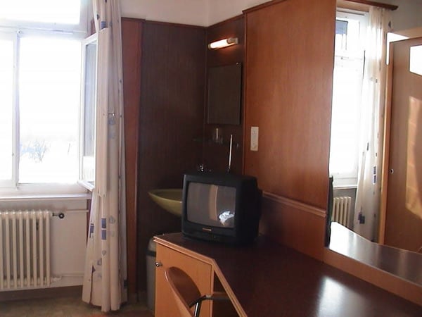 Hotelzimmer-Room mit/ohne Küche/Kitchen, Kurz- oder Langzeit mit Spezialpreis 4