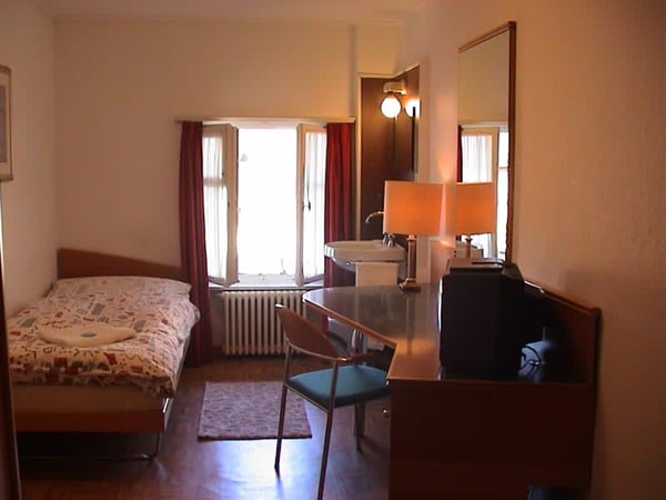 Hotelzimmer-Room mit/ohne Küche/Kitchen, Kurz- oder Langzeit mit Spezialpreis 5