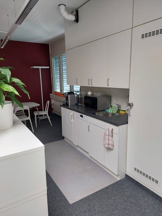 280 m2 Bürofläche und ca. 120 m2 Werkstatt/Lager 2