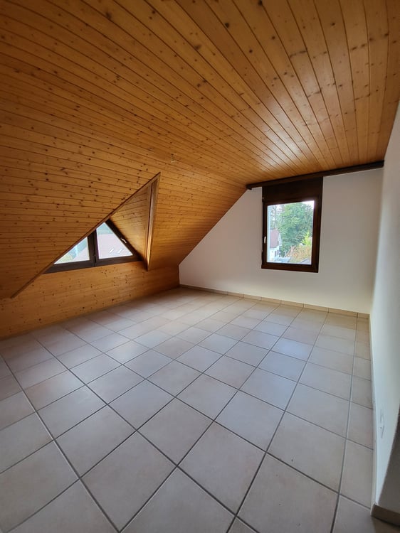 Grosszügige, helle Wohnung in 5-Familienhaus, in ruhigem und begrüntem Wohnquartier gelegen 10