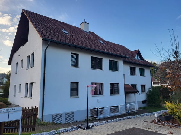 Grosszügige, helle Wohnung in 5-Familienhaus, in ruhigem und begrüntem Wohnquartier gelegen 2