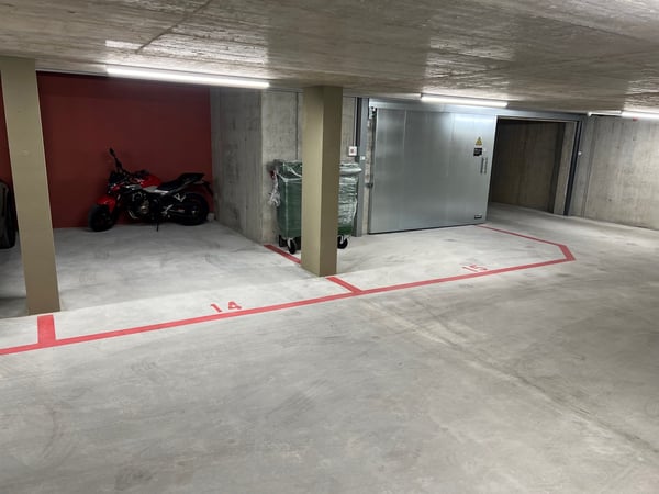 Parkplatz oder Doppelparkplatz, wenn gewünscht auch mit einem kleinen abschliessbaren Keller 3
