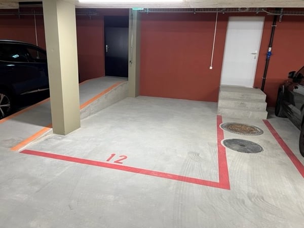 Parkplatz oder Doppelparkplatz, wenn gewünscht auch mit einem kleinen abschliessbaren Keller 1