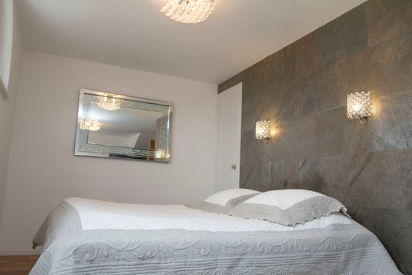 Maison Mitoyenne dans Propriété de prestige à Jouxtens-Mézery rénovée avec piscine. 9