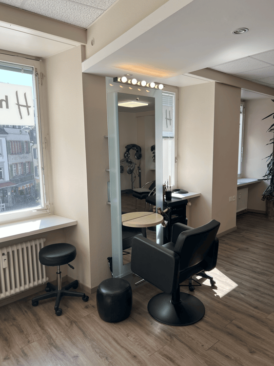 Coiffeur Stuhlmiete / Nagelplaz in Salon im herzen vom Basel 1