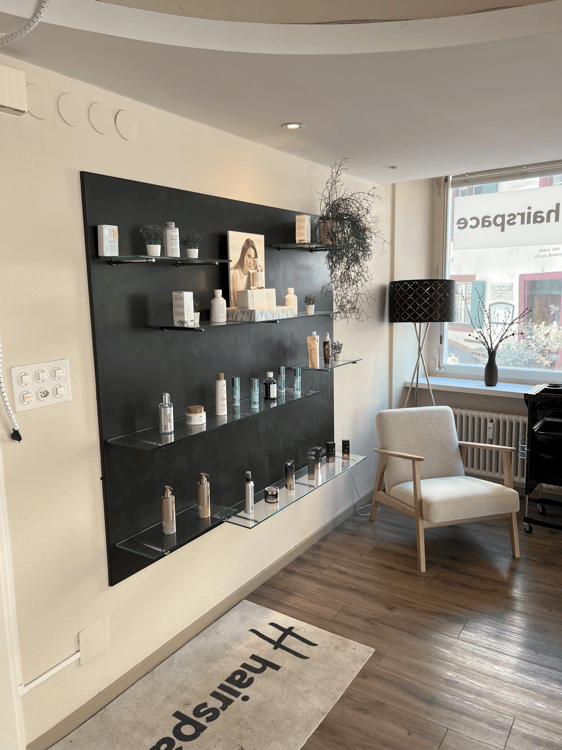 Coiffeur Stuhlmiete / Nagelplaz in Salon im herzen vom Basel 11