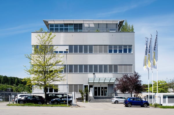 Per sofort 710m2 ausgebaute Büroräumlichkeiten in Urdorf zu vermieten 1