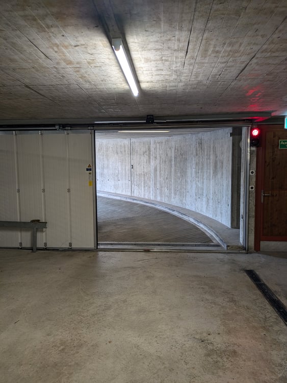 Tiefgaragenparkplätze zu vermieten 3