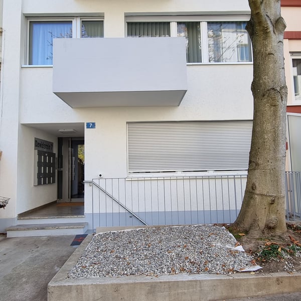 Möbliertes 2.5 Zimmer Wohnung 12