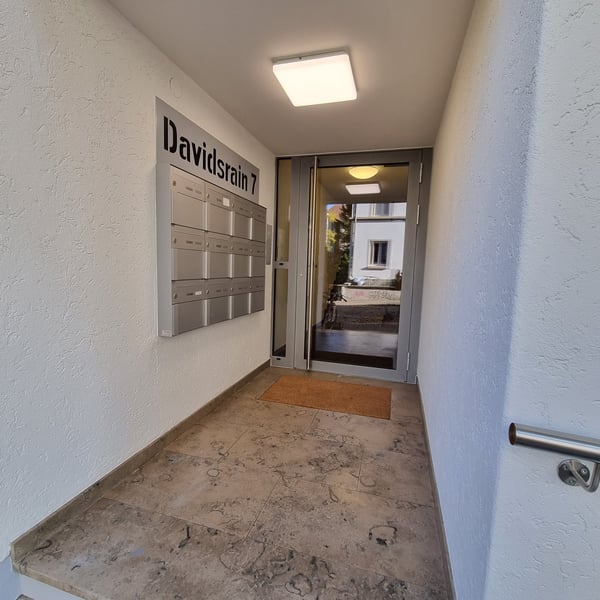 Möbliertes 2.5 Zimmer Wohnung 11