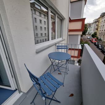 Möbliertes 2.5 Zimmer Wohnung 10