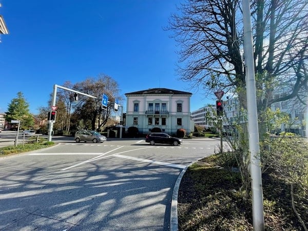 Vollausgebaute Atelier-/Bürofläche im Dachgeschoss in repräsentativer Villa im Herzen von Wetzikon 2