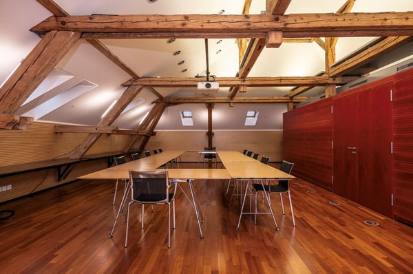 Vollausgebaute Atelier-/Bürofläche im Dachgeschoss in repräsentativer Villa im Herzen von Wetzikon 6
