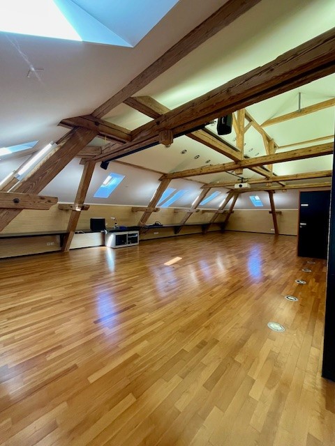 Vollausgebaute Atelier-/Bürofläche im Dachgeschoss in repräsentativer Villa im Herzen von Wetzikon 8