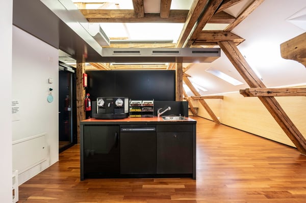 Vollausgebaute Atelier-/Bürofläche im Dachgeschoss in repräsentativer Villa im Herzen von Wetzikon 9