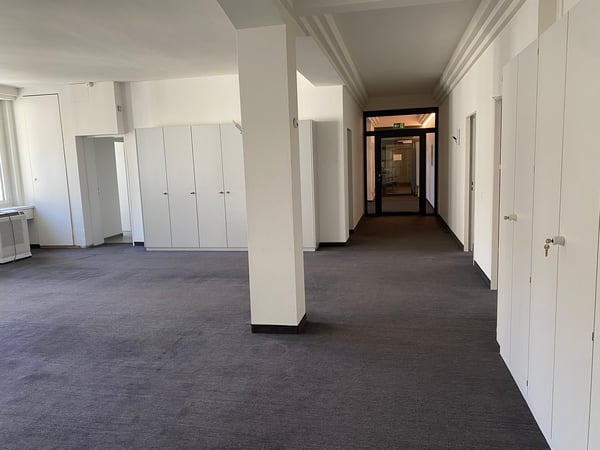 Geschäftshaus Nüschelerstrasse 30 10