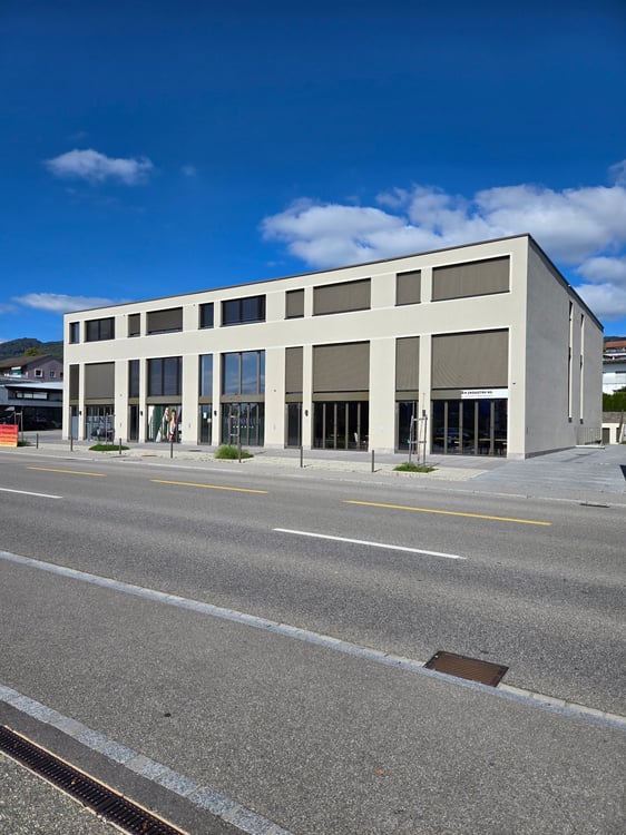 Zu Vermieten an Top Lage Büro-/Verkaufs-/Gewerbefläche 1