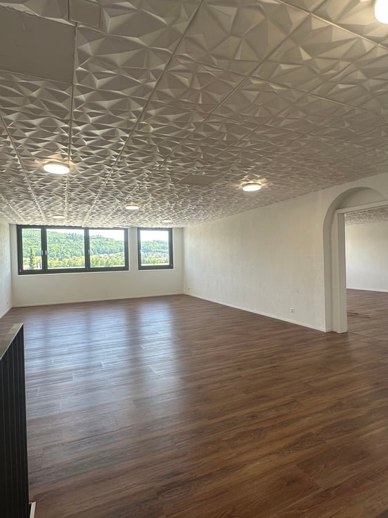 Zu Vermieten an Top Lage Büro-/Verkaufs-/Gewerbefläche 7