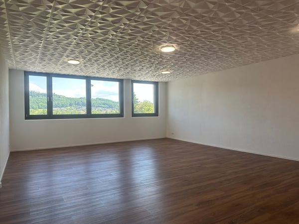 Zu Vermieten an Top Lage Büro-/Verkaufs-/Gewerbefläche 9