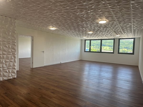 Zu Vermieten an Top Lage Büro-/Verkaufs-/Gewerbefläche 10