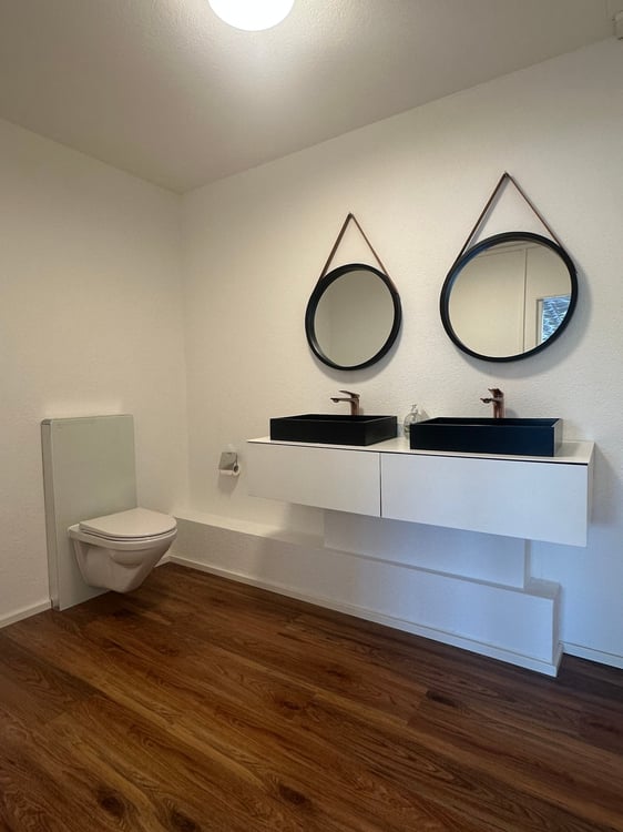 Zu Vermieten an Top Lage Büro-/Verkaufs-/Gewerbefläche 11