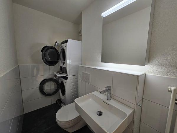 Eine Wohnperle mit zwei Eingängen und zwei Balkonen 7