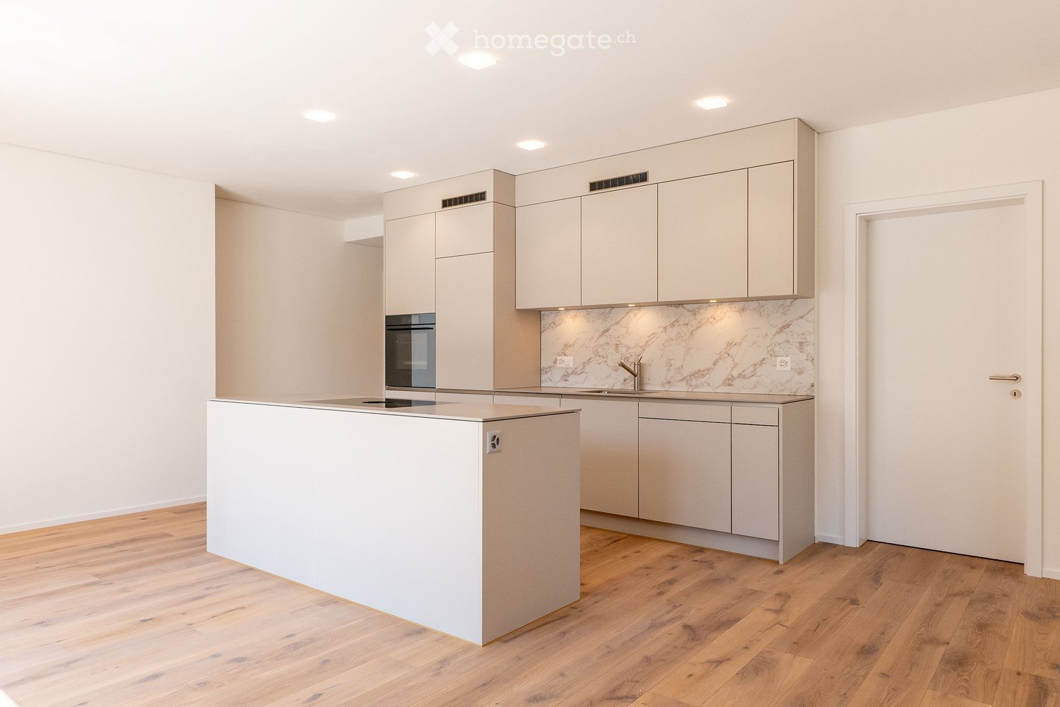 {"visible_features": [],    "type": "Room",    "description": "Modern kitchen, white cabinetry, marble countertop, stainless steel sink and faucet, white floor, recessed lighting",    "localized_descriptions":        {        "EN": "Modern kitchen wi