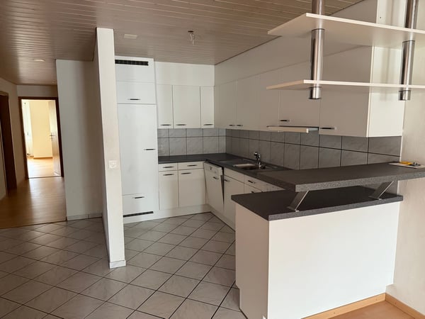 Charmante, helle und preiswerte 1 1/2 Zimmerwohnung im 2. OG (inkl. 1 PP) 2