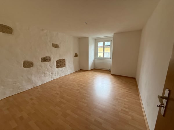 Charmante, helle und preiswerte 1 1/2 Zimmerwohnung im 2. OG (inkl. 1 PP) 3