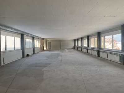 Einzigartige Büroräumlichkeiten in Suhr – 550 m² Gestaltungsfreiheit mit Top-Aussicht! 2
