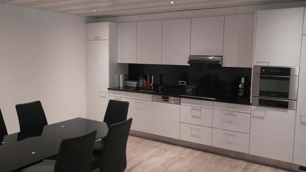 Wollerau Buros: Address (300 CHF), 5m2 (980 CHF) & 30m2 (500 CHF) 3