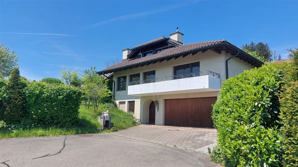 Charmantes 1.5-Zimmer-Einfamilienhaus mit grossem Garten in Oberwil-Lieli 2