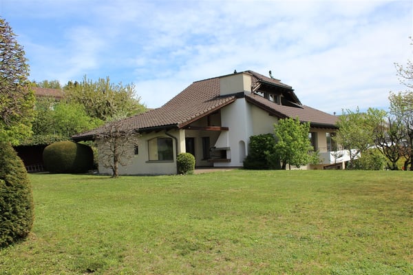 Charmantes 1.5-Zimmer-Einfamilienhaus mit grossem Garten in Oberwil-Lieli 1