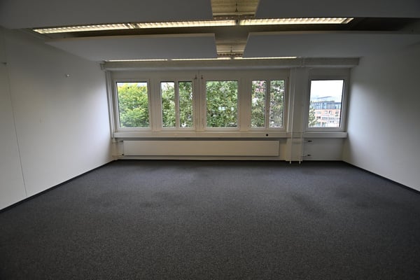 Moderne , sehr hohe und helle 1-Zimmer-Büroräume in Schlieren - zentral und gut erreichbar 15