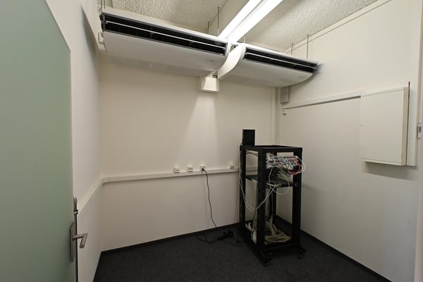 Moderne , sehr hohe und helle 1-Zimmer-Büroräume in Schlieren - zentral und gut erreichbar 13